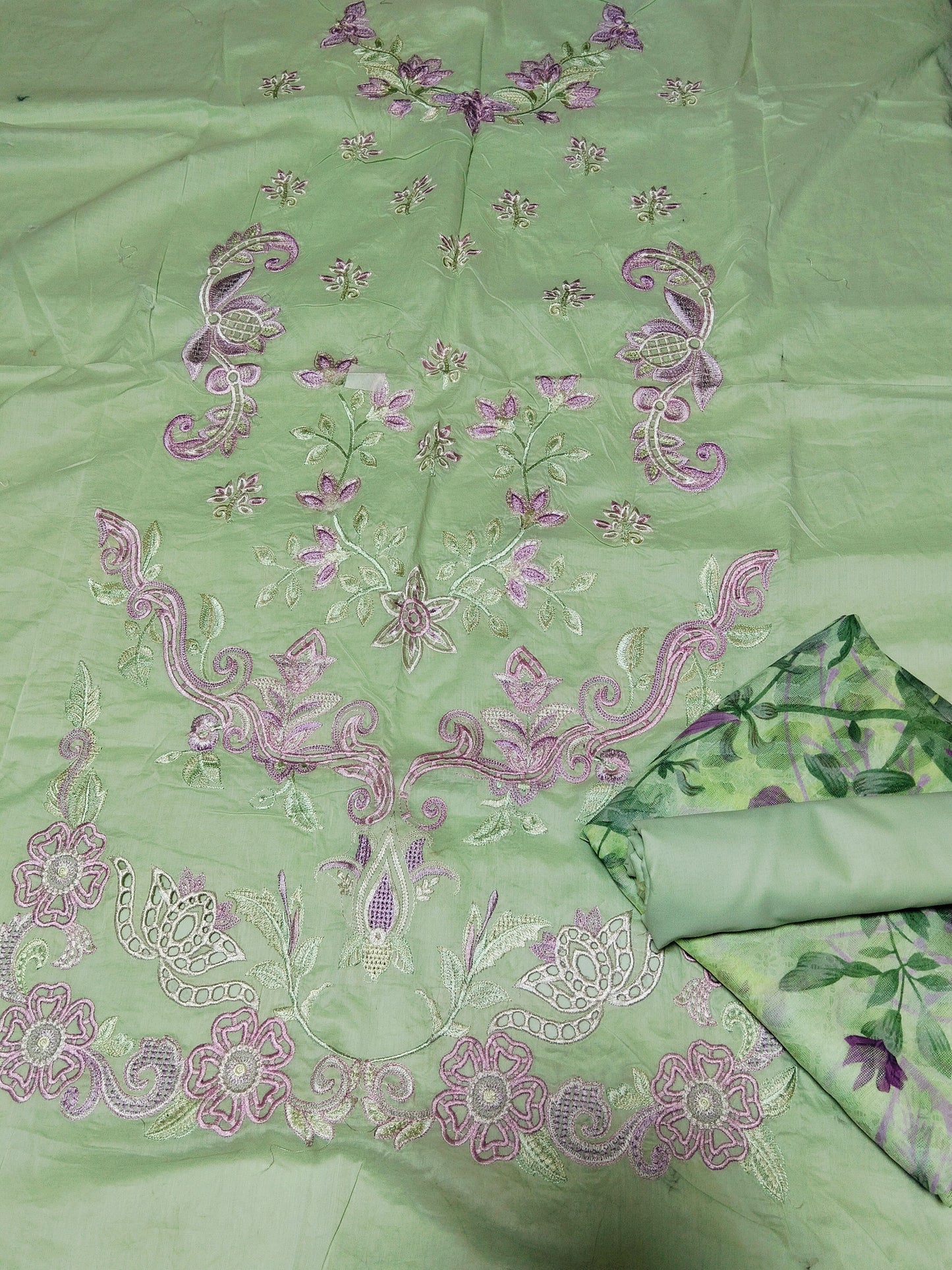 Sale rang rasiya embroided lawn 3pc with out patches