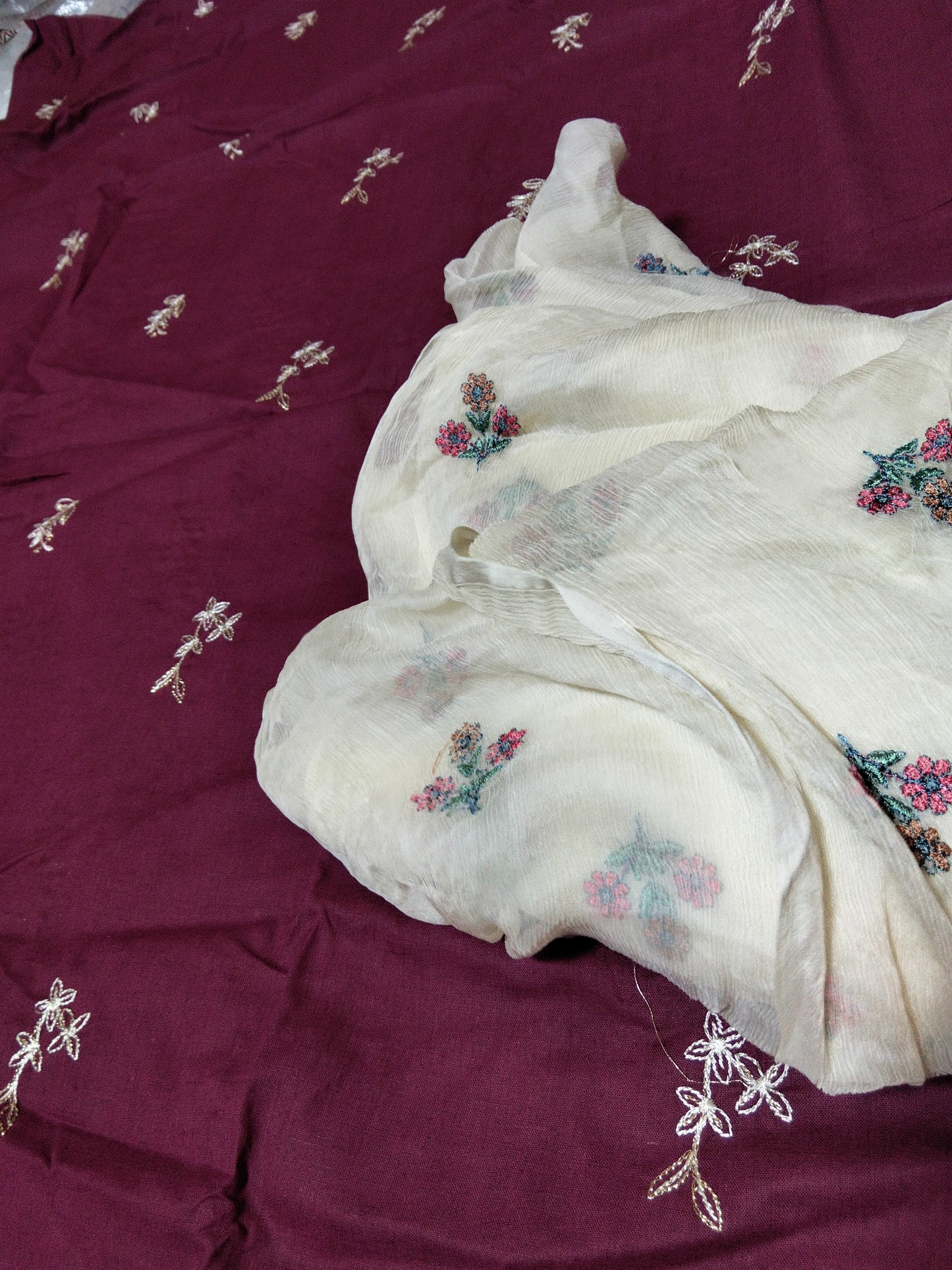 Sale Sapphire embroided lawn shirt+ breeze embroided pure chiffon dupatta