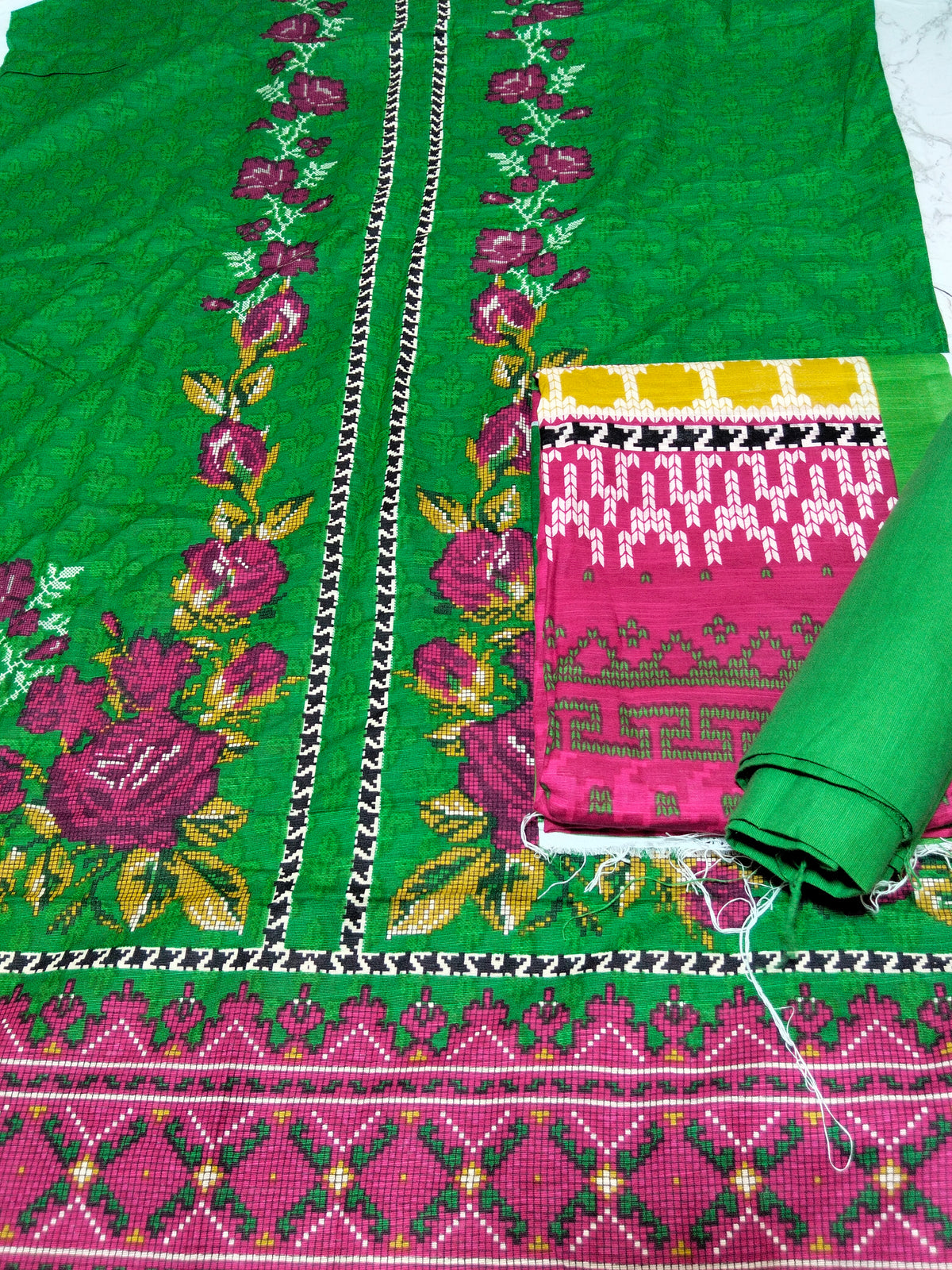 Sale j. Khaddar 3pc with plain trouser (minor def)