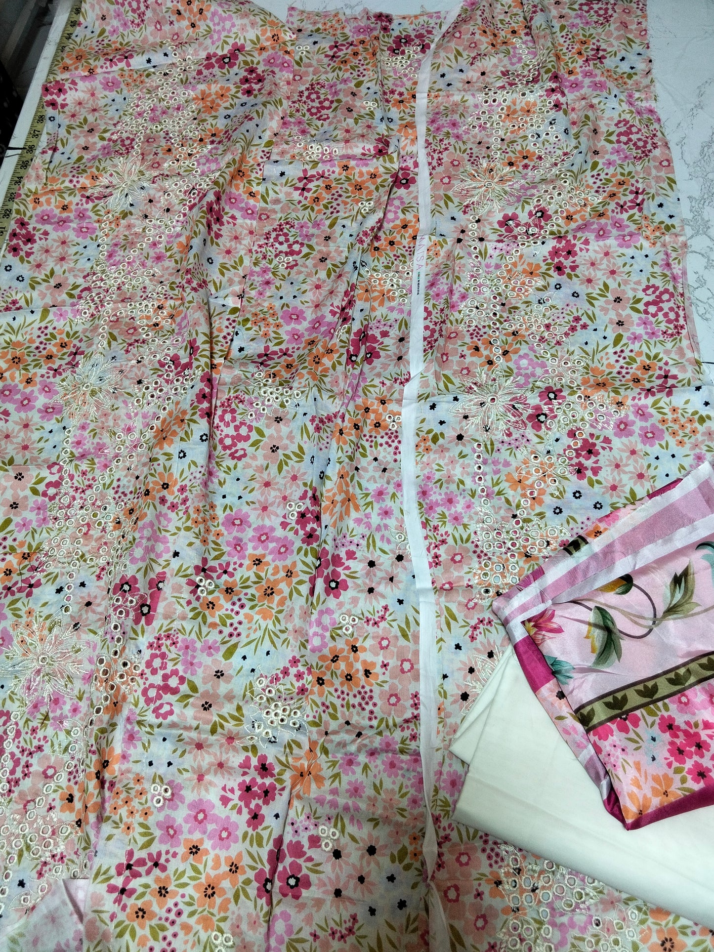 Sale Embroidered Lawn 3pc With Printed Silk Dupatta