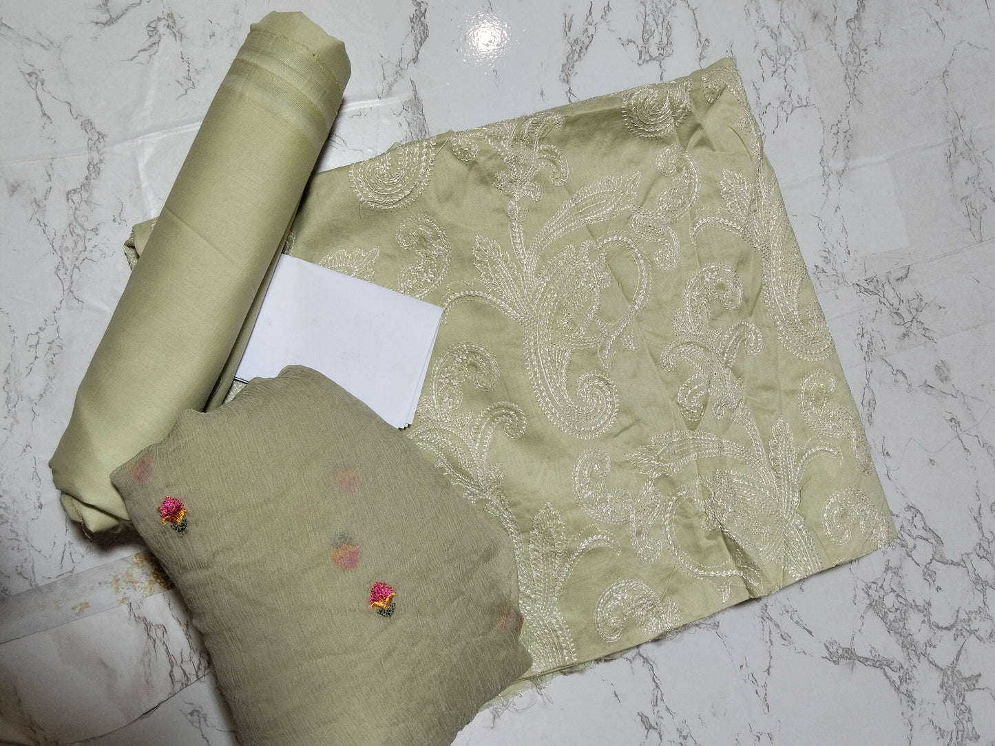 Sale breeze embroided lawn 2pc with plain trouser + breeze embroided pure Chiffon Dupatta