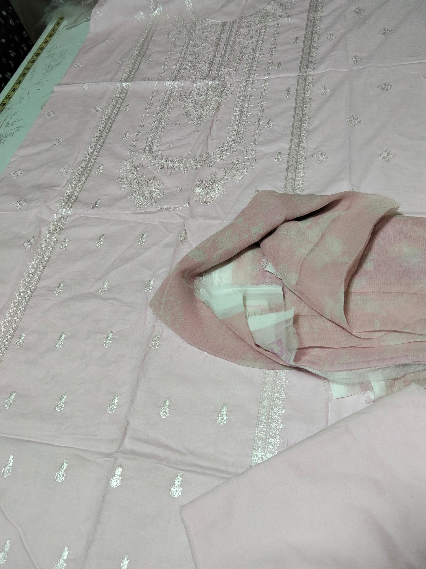 Sale embroided lawn 2pc+ printed  chiffon dupatta