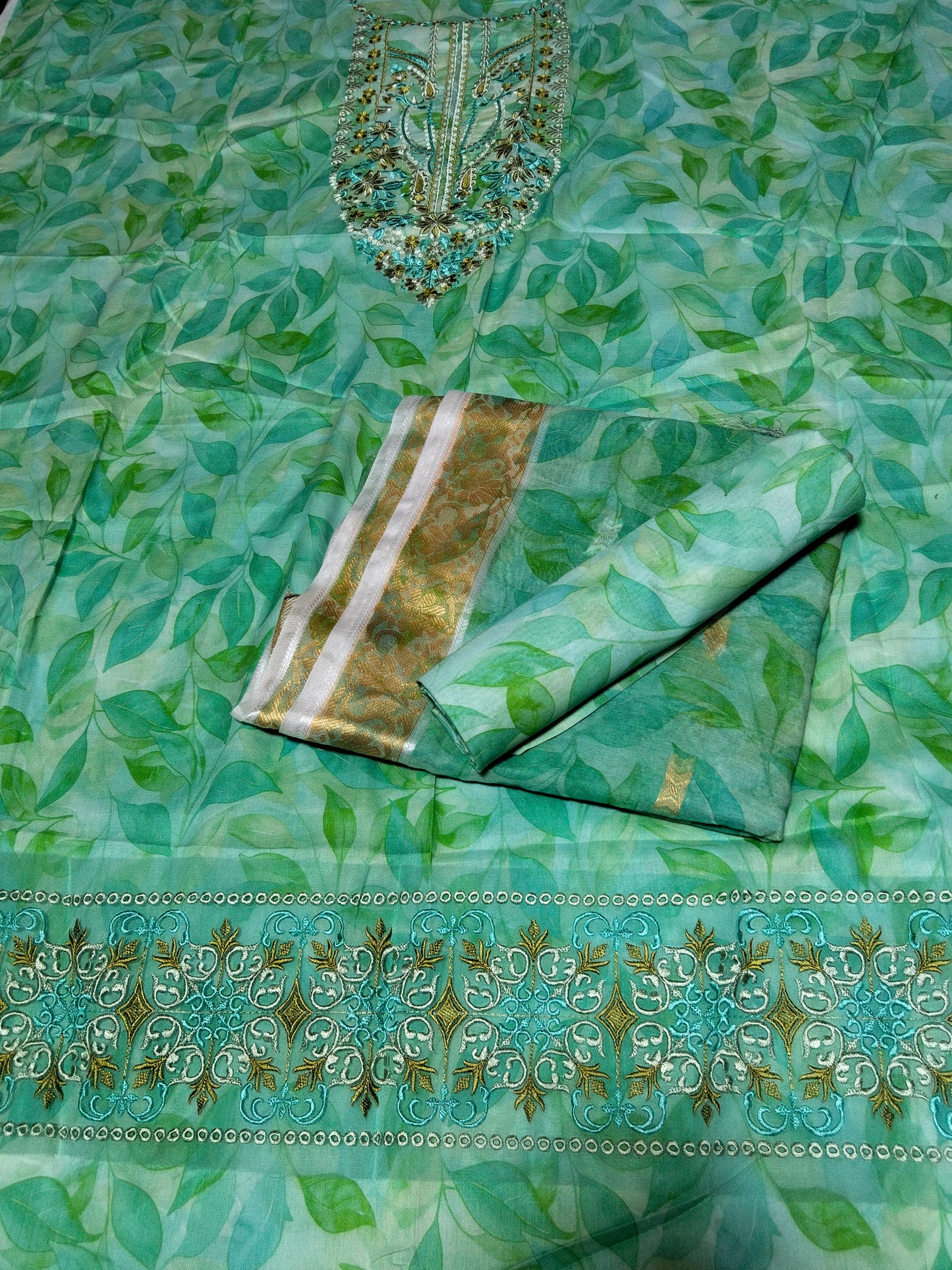Sale Gull jee embroided lawn 3pc with printed trousers and embroided patches