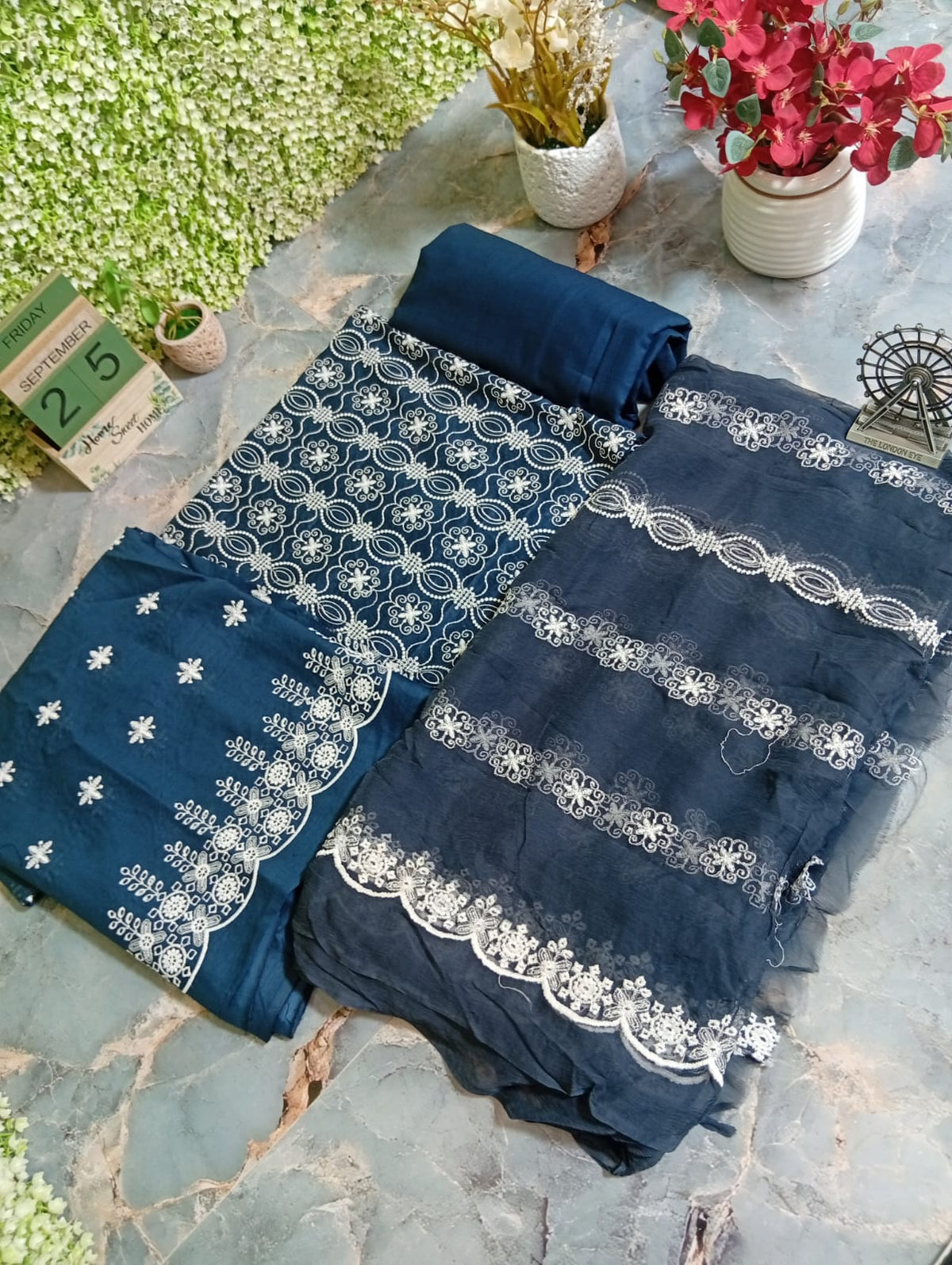 Sale Riaz arts embroided lawn 3pc with plain trouser and embroided chiffon dupatta