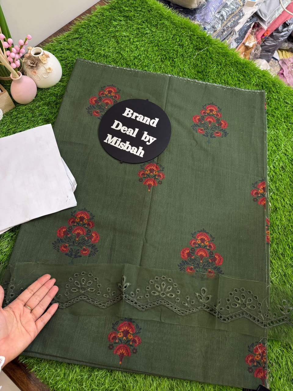 Iznik khadar all over printed 2 pc with embroided patches (patches ka design change ho sakta h)
